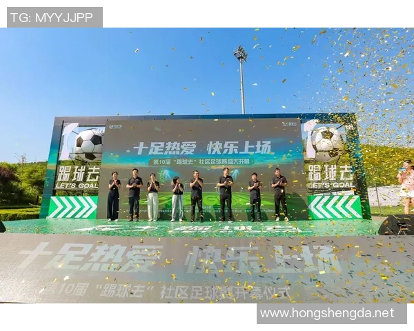 足球明星全景照展现绿茵场上的荣耀与激情，凝聚梦想与努力的瞬间